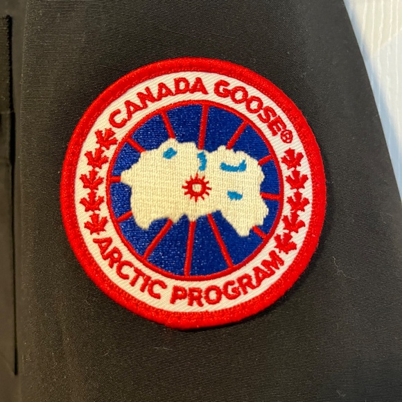 Canada Goose - Men’s Black Bomber Jacket - Picture 4 of 5